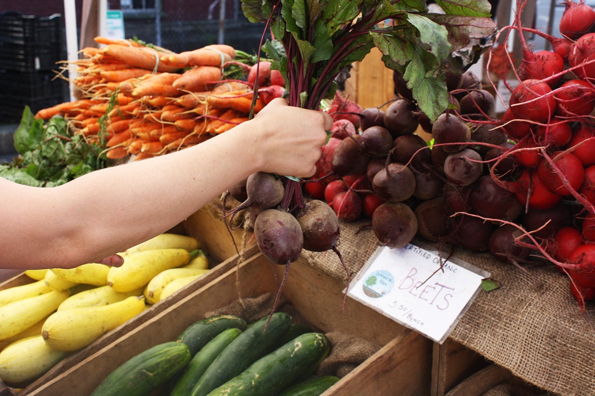 Budget Farmers' Market Shopping Tips from a Pro