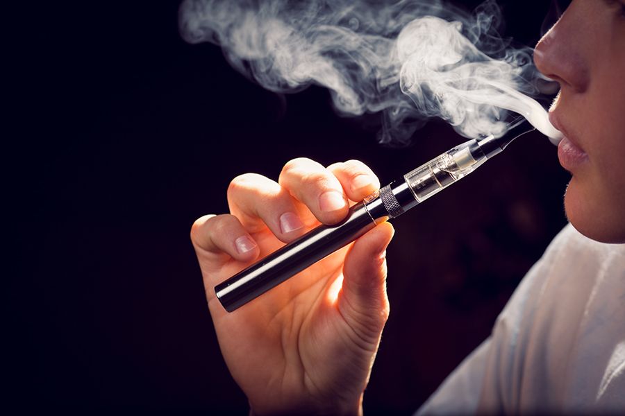 elfbar nachfüll pod läuft aus Grosse cigarette électronique puissante avec atomiseur reconstructible main image 1