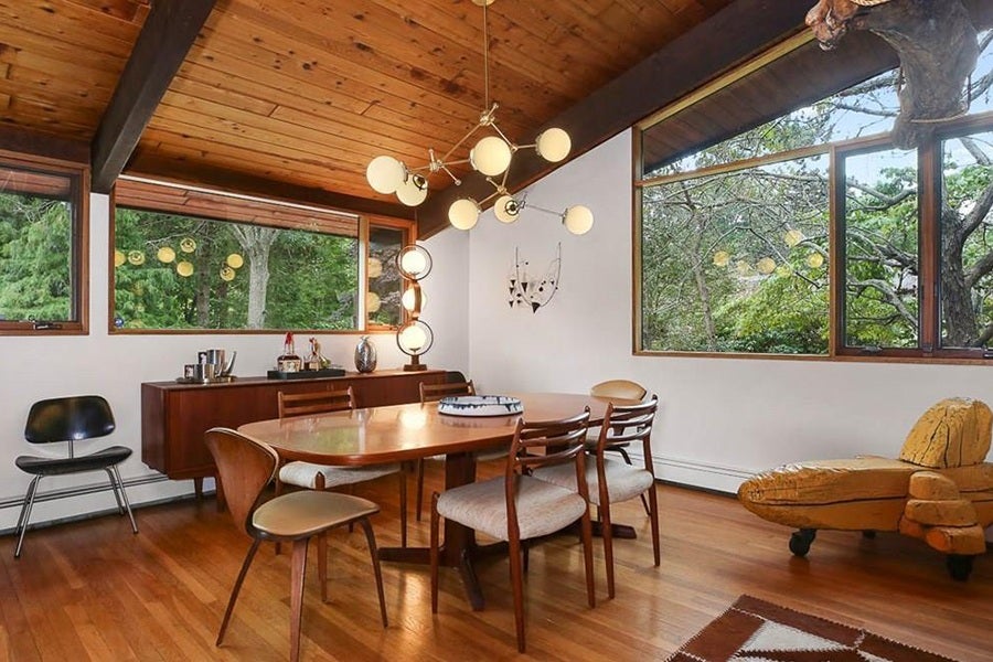 On the Market: A Midcentury Modern Deck House in Wenham