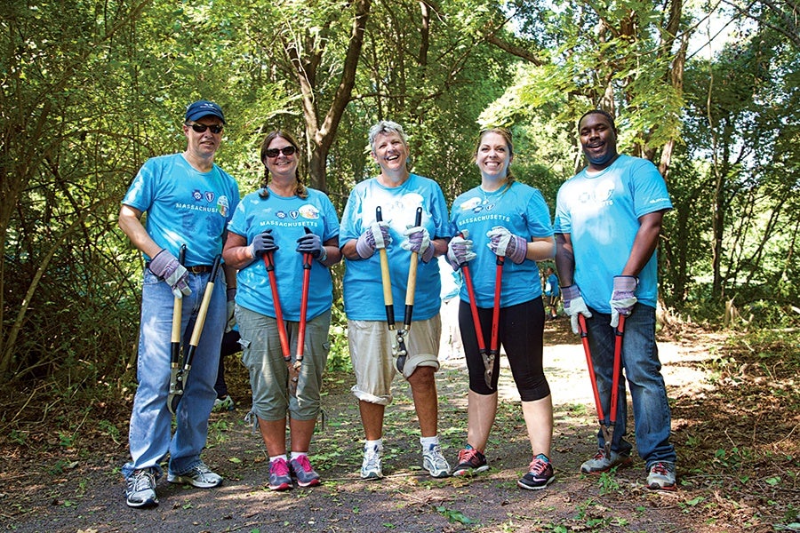 24 Ways to Give Back and Volunteer around Boston This Year