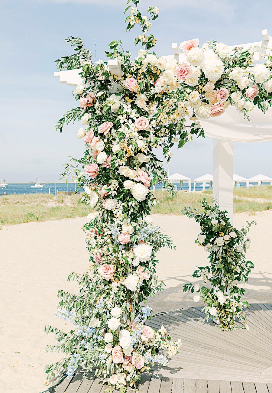 Five Picture-Perfect Ceremony Arches to Inspire Your Celebration