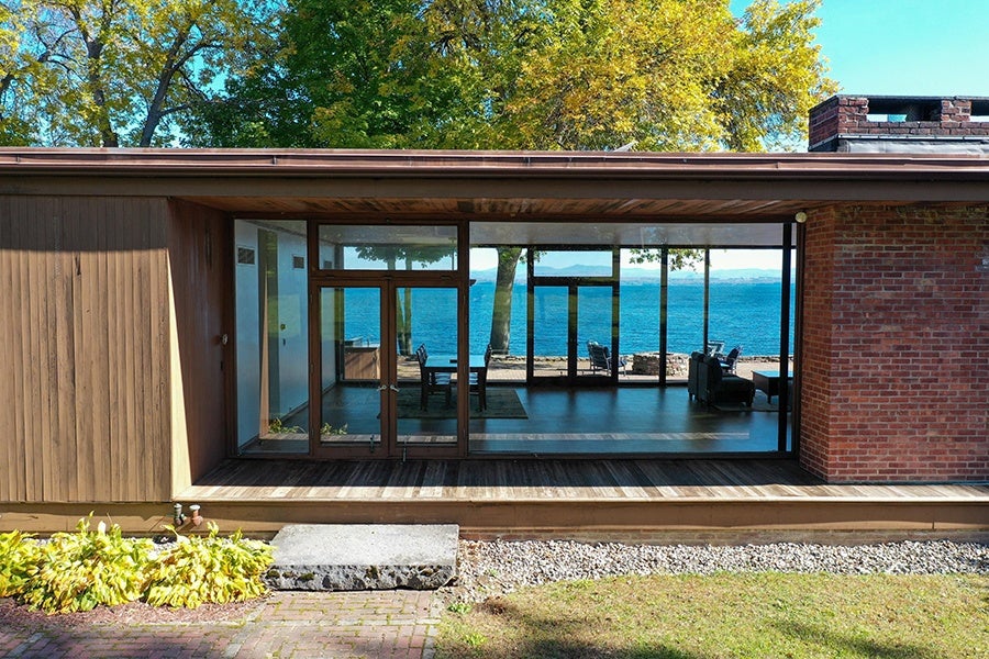 On the Market: A Lake Champlain 'Glass House' by Philip Johnson
