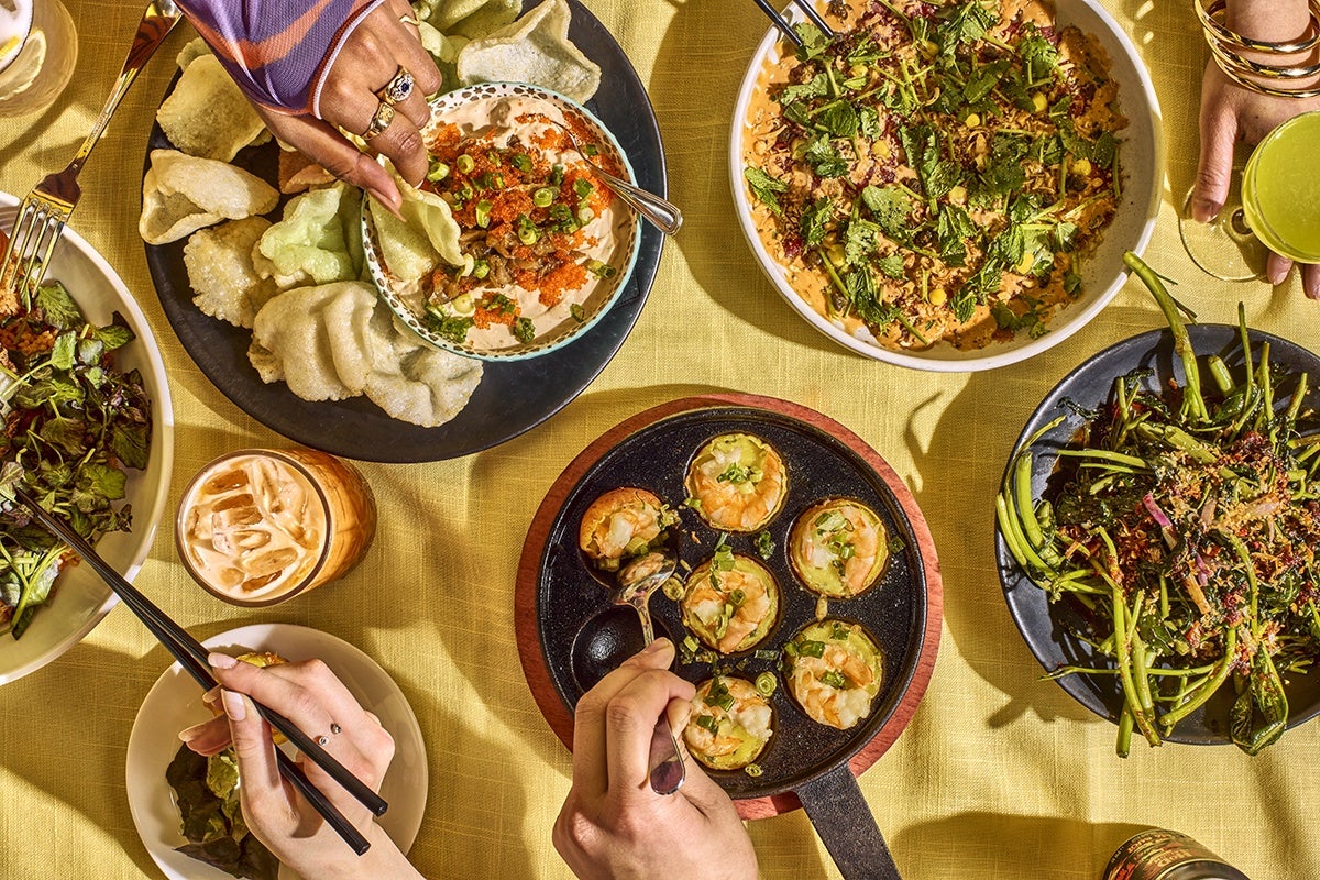 Polin Bridgerton Unisex T-Shirt in Black | Netflix Shop S, image size:1200x800