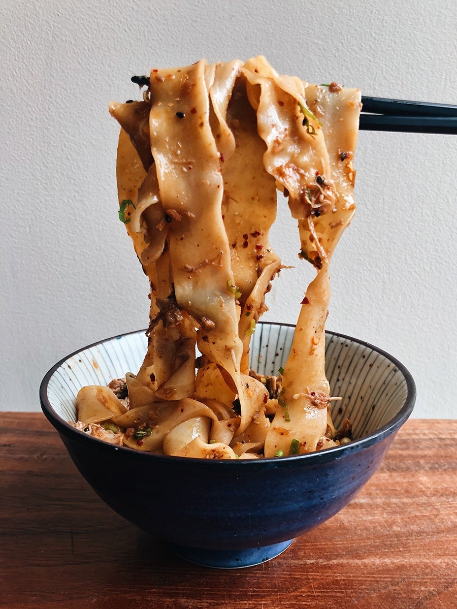 Chopsticks pull wide noodles out of 